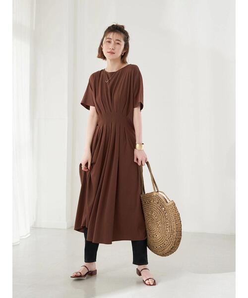earth music&ecology（アースミュージックアンドエコロジー）の「ウエストタックワンピース（ワンピース・レディース・ダークブラウン/オリーブ・FREE）」の9枚目の写真