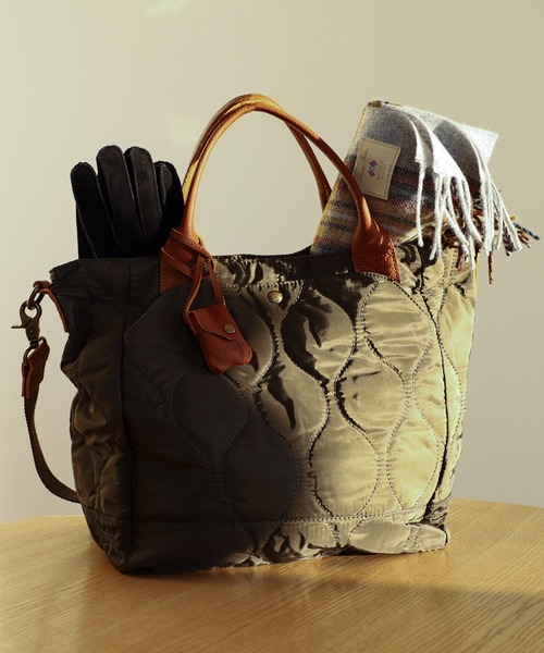 Ray BEAMS（レイビームス）の「toleur × Ray BEAMS / 別注 キルティング バッグ（トートバッグ・レディース・ブラック/ベージュ/グリーン系その他5・ONE SIZE）」の3枚目の写真