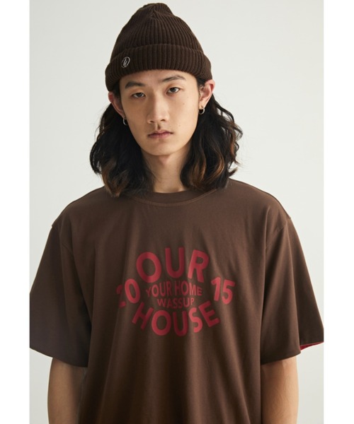 A'GEM9(エージェムナイン)の「A'GEM/9 × .kom『WASSUP/ワズアップ』Our House Tee/アワーハウス リバーシブルカラー グラフィック 半袖 Tシャツ(Tシャツ/カットソー・メンズ・ブルー/ブラウン・L/XL)」の4枚目の写真