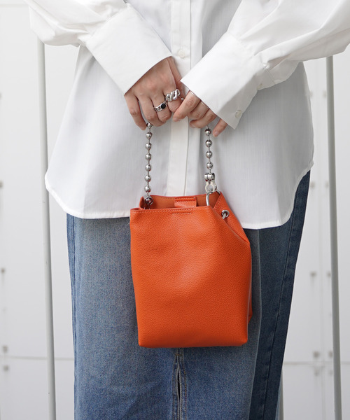 VENCEEXCHANGE(ヴァンスエクスチェンジ)の「ボールチェーン2WAYショルダー(ショルダーバッグ・レディース・オフホワイト/ブラック/オレンジ/ブルー・FREE)」の7枚目の写真