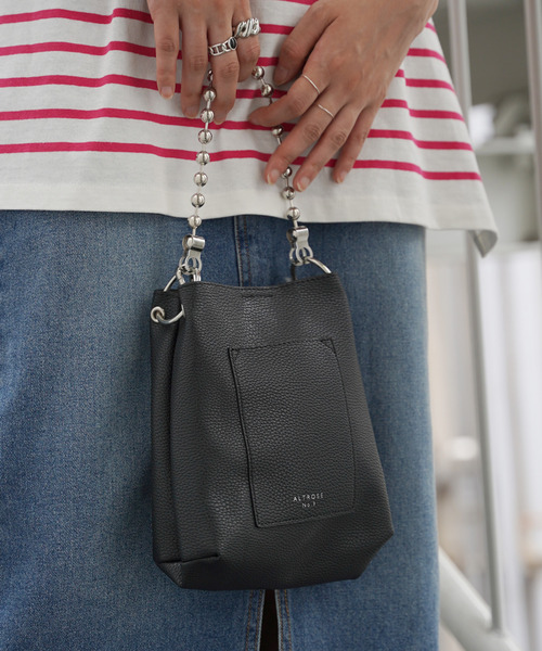 VENCEEXCHANGE(ヴァンスエクスチェンジ)の「ボールチェーン2WAYショルダー(ショルダーバッグ・レディース・オフホワイト/ブラック/オレンジ/ブルー・FREE)」の10枚目の写真