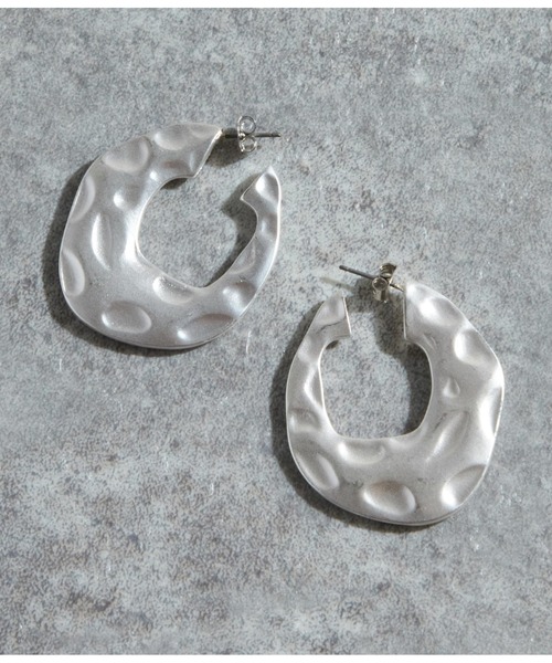 Settimissimo(セッティミッシモ)の「マットエンボスデザインフープピアス(ピアス(両耳用)・レディース・シルバー/ゴールド・FREE)」の1枚目の写真