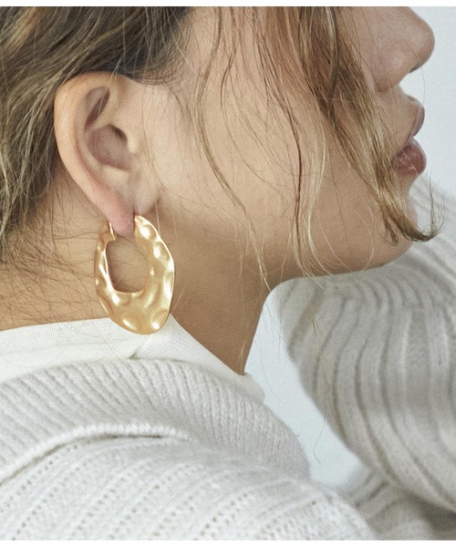 Settimissimo(セッティミッシモ)の「マットエンボスデザインフープピアス(ピアス(両耳用)・レディース・シルバー/ゴールド・FREE)」の2枚目の写真