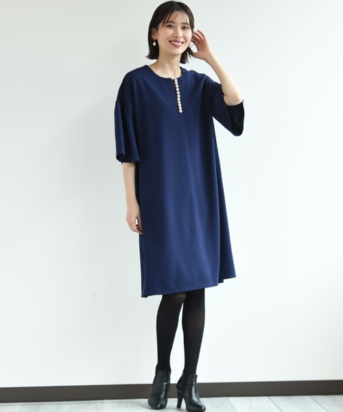 INTERPLANET（インタープラネット）の「パール付きキーネックワンピース（ワンピース・レディース・ブラック/ベージュ/ネイビー・FREE）」の6枚目の写真