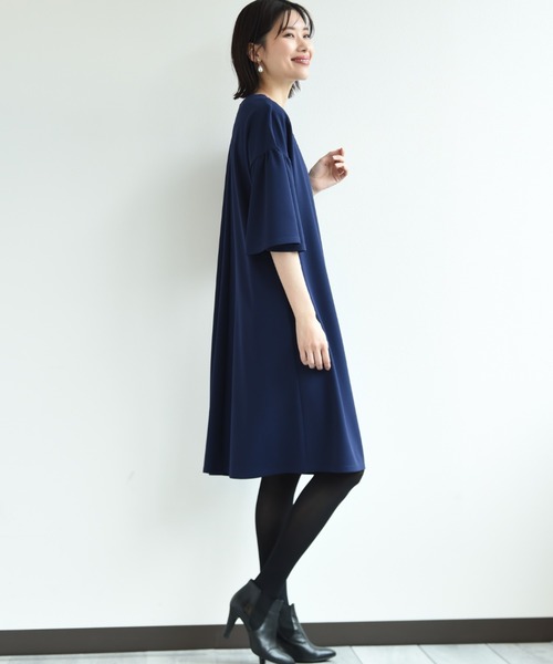 INTERPLANET（インタープラネット）の「パール付きキーネックワンピース（ワンピース・レディース・ブラック/ベージュ/ネイビー・FREE）」の7枚目の写真