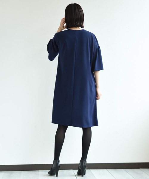 INTERPLANET（インタープラネット）の「パール付きキーネックワンピース（ワンピース・レディース・ブラック/ベージュ/ネイビー・FREE）」の9枚目の写真