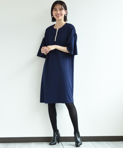 INTERPLANET（インタープラネット）の「パール付きキーネックワンピース（ワンピース・レディース・ブラック/ベージュ/ネイビー・FREE）」の10枚目の写真