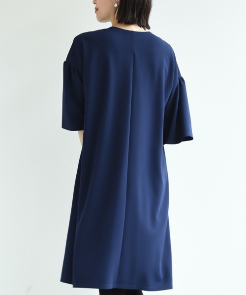 INTERPLANET（インタープラネット）の「パール付きキーネックワンピース（ワンピース・レディース・ブラック/ベージュ/ネイビー・FREE）」の5枚目の写真