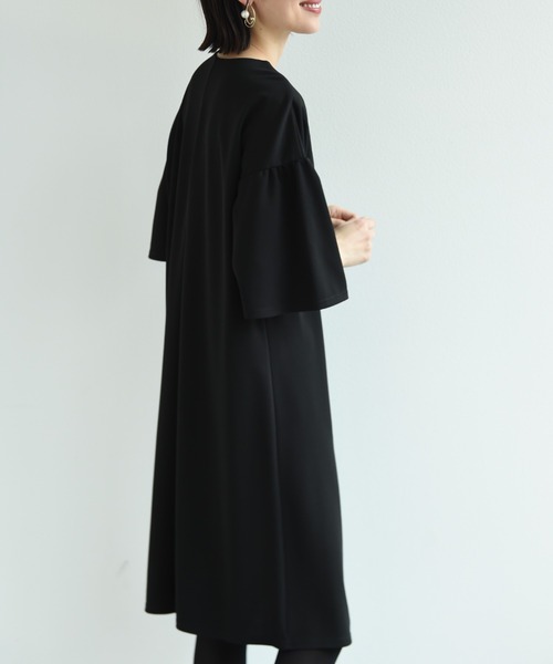 INTERPLANET（インタープラネット）の「パール付きキーネックワンピース（ワンピース・レディース・ブラック/ベージュ/ネイビー・FREE）」の13枚目の写真