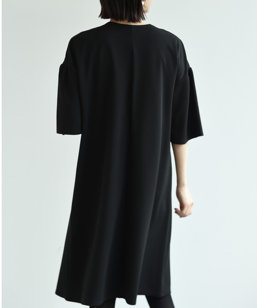 INTERPLANET（インタープラネット）の「パール付きキーネックワンピース（ワンピース・レディース・ブラック/ベージュ/ネイビー・FREE）」の15枚目の写真