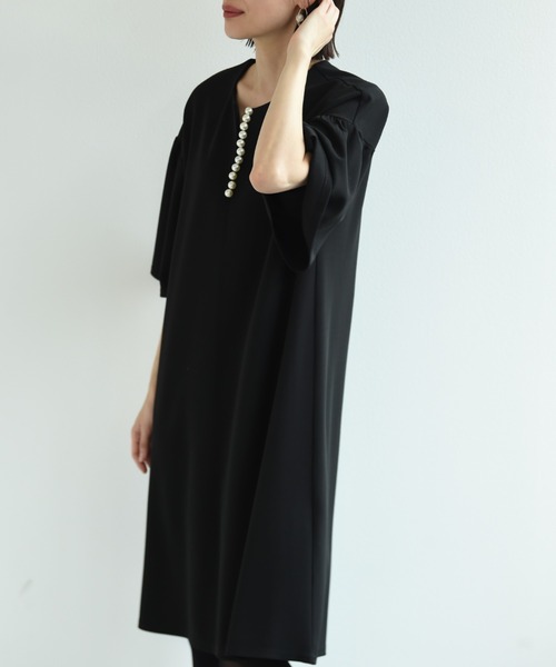 INTERPLANET（インタープラネット）の「パール付きキーネックワンピース（ワンピース・レディース・ブラック/ベージュ/ネイビー・FREE）」の16枚目の写真