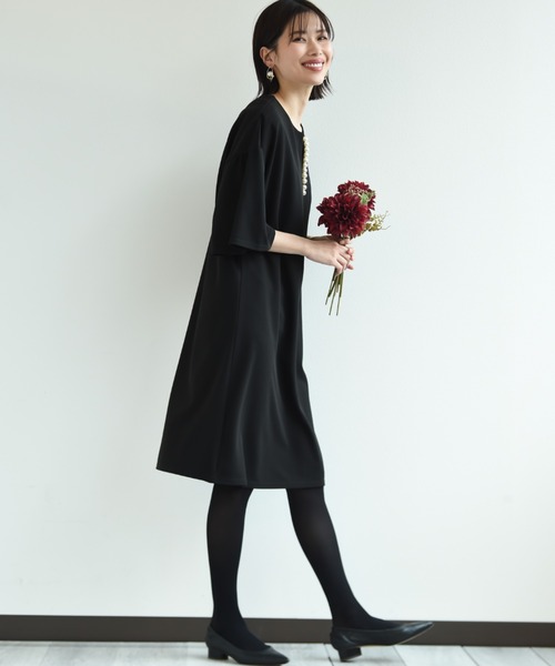 INTERPLANET（インタープラネット）の「パール付きキーネックワンピース（ワンピース・レディース・ブラック/ベージュ/ネイビー・FREE）」の18枚目の写真