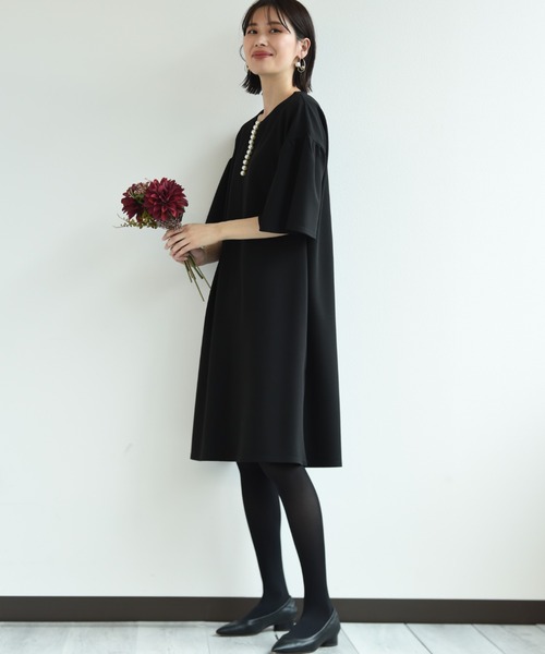 INTERPLANET（インタープラネット）の「パール付きキーネックワンピース（ワンピース・レディース・ブラック/ベージュ/ネイビー・FREE）」の20枚目の写真