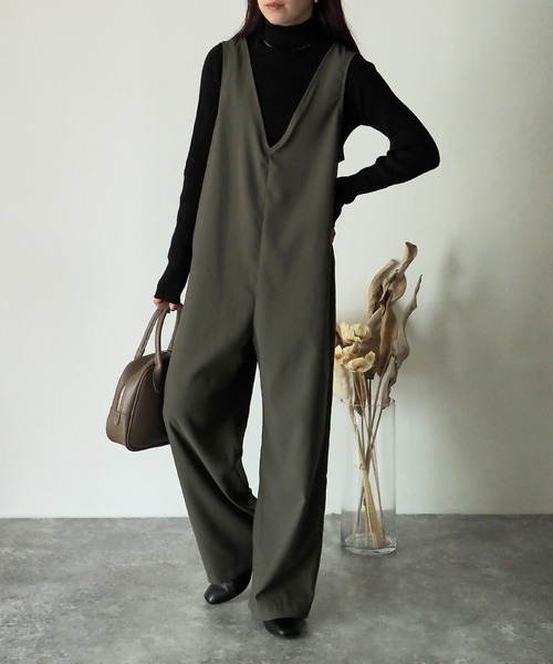 Riberry（リベリー）の「ピーチ起毛Vネックサロペット（サロペット/オーバーオール・レディース・ブラック/ブラウン/カーキ・FREE）」の3枚目の写真