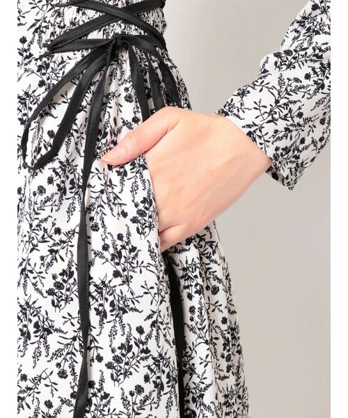 LAGUNAMOON（ラグナムーン）の「フラワーサイドレースアップワンピース（ワンピース・レディース・ホワイト/ブラック/グリーン・SMALL/MEDIUM）」の13枚目の写真