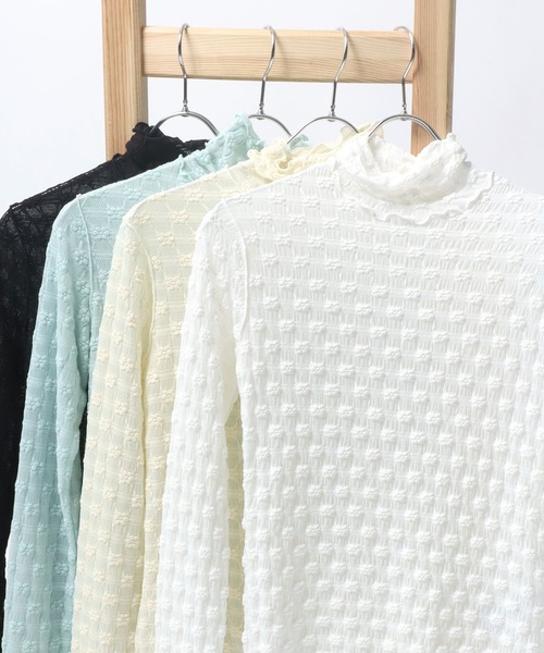 Salong hameu(サロン ハミュー)の「お花柄 シアー トップス/長袖タートルネック/レース/ロンT(Tシャツ/カットソー・レディース・ライトベージュ/オフホワイト/サックスブルー/ブラック・M/L)」の2枚目の写真