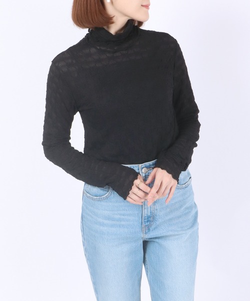 Salong hameu(サロン ハミュー)の「お花柄 シアー トップス/長袖タートルネック/レース/ロンT(Tシャツ/カットソー・レディース・ライトベージュ/オフホワイト/サックスブルー/ブラック・M/L)」の3枚目の写真
