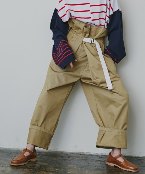 mici(ミチ)の「(mici)フリルウエストパンツ(その他パンツ・レディース・ベージュ/ネイビー・SMALL/MEDIUM)」の1枚目の写真