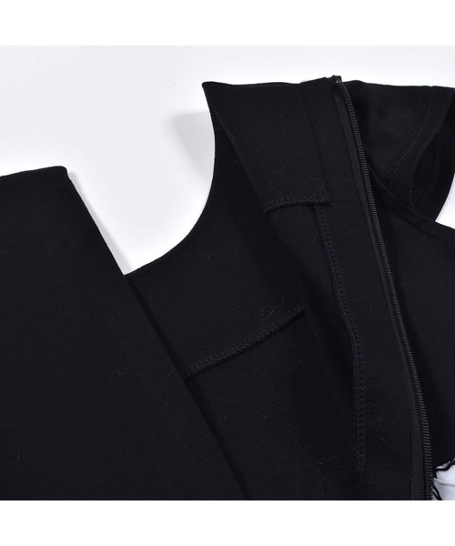 BeBe（ベベ）の「BeBe/日本製ポンチ花柄フロッキー切替ワンピース(100~150cm)（ドレス・キッズ・ブラック系その他・100/110/120/130/140/150）」の4枚目の写真