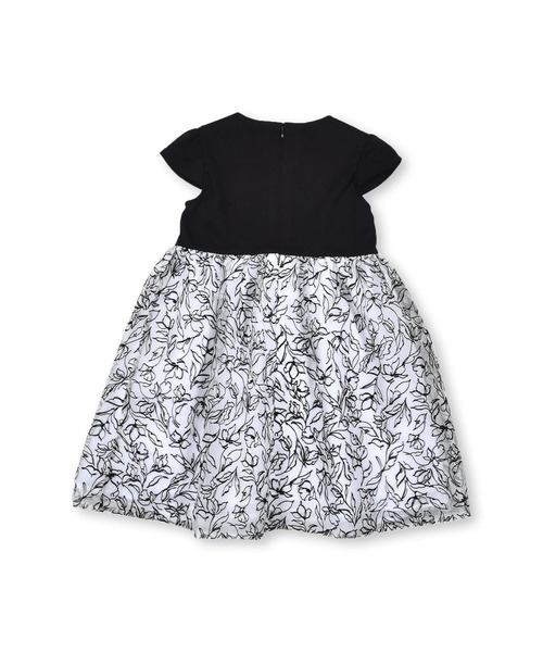 BeBe（ベベ）の「BeBe/日本製ポンチ花柄フロッキー切替ワンピース(100~150cm)（ドレス・キッズ・ブラック系その他・100/110/120/130/140/150）」の3枚目の写真