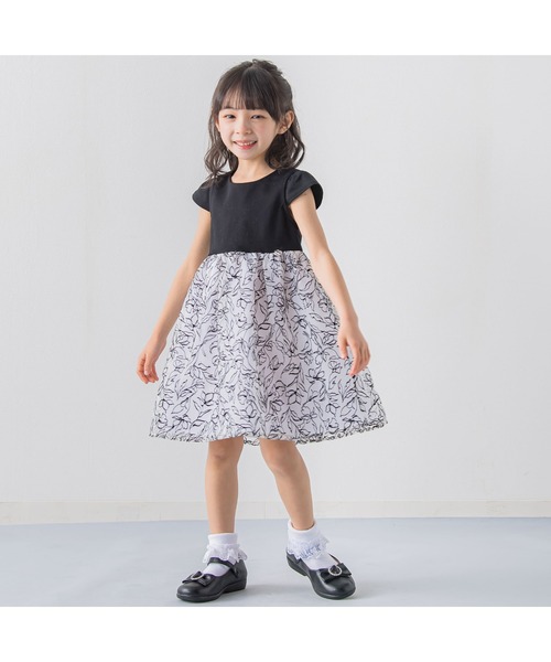 BeBe（ベベ）の「BeBe/日本製ポンチ花柄フロッキー切替ワンピース(100~150cm)（ドレス・キッズ・ブラック系その他・100/110/120/130/140/150）」の11枚目の写真