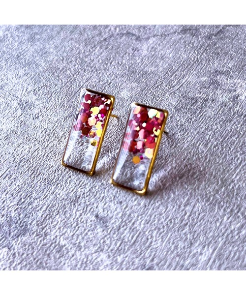 tone(トーン)の「【Willija】金属アレルギー対応《Evil squareⅡ》偏光ホログラムのピアス小(MA)(ピアス(両耳用)・レディース・グリーン/オレンジ/ブルー/ピンク・FREE)」の1枚目の写真