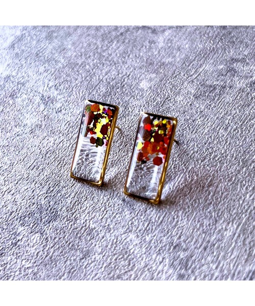 tone(トーン)の「【Willija】金属アレルギー対応《Evil squareⅡ》偏光ホログラムのピアス小(MA)(ピアス(両耳用)・レディース・グリーン/オレンジ/ブルー/ピンク・FREE)」の4枚目の写真