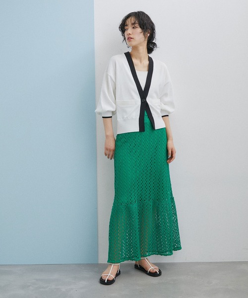 ADAM ET ROPE'(アダムエロペ)の「【WEB限定(一部店舗展開あり)】シングルボタンカーディガン(カーディガン/ボレロ・レディース・ホワイト/ブラック/ブラック系その他・FREE)」の6枚目の写真