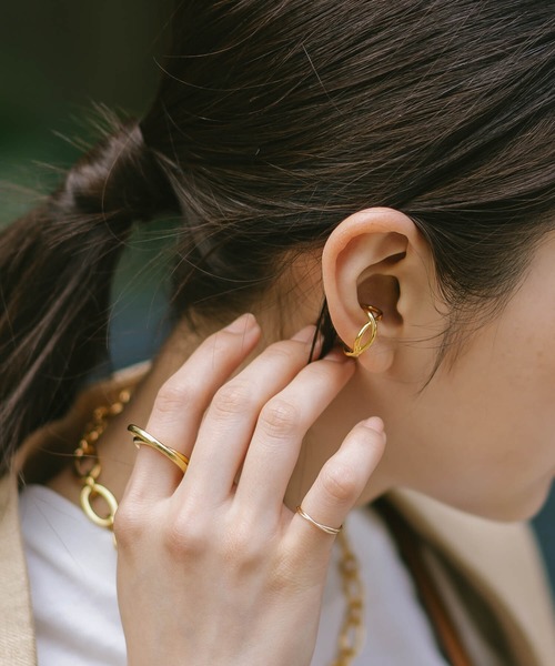 Ops.（オプス）の「イヤーカフ ゴールド シルバー925 金属アレルギー対応 ノンホールピアス【XIRA エクシラ】（イヤーカフ・レディース・シルバー/イエローゴールド・ONE SIZE）」の2枚目の写真