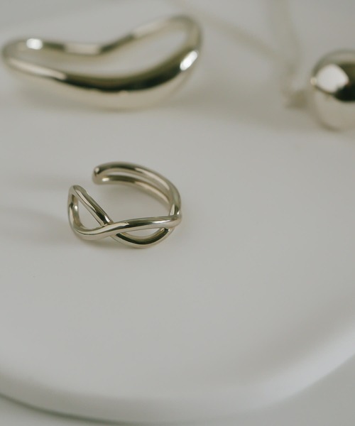 Ops.（オプス）の「イヤーカフ ゴールド シルバー925 金属アレルギー対応 ノンホールピアス【XIRA エクシラ】（イヤーカフ・レディース・シルバー/イエローゴールド・ONE SIZE）」の9枚目の写真