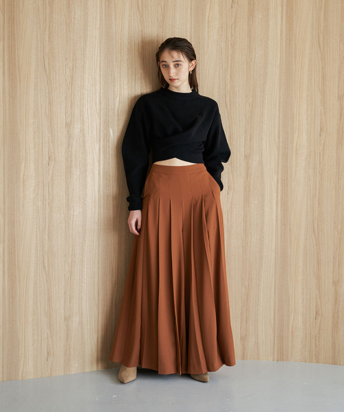 EMMA LIMBER(エマリンバー)の「Pleats Wide Pants(スラックス・レディース・クリーム/ブラック/ブラウン・S/M)」の3枚目の写真