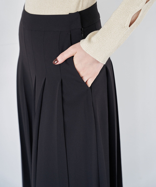 EMMA LIMBER(エマリンバー)の「Pleats Wide Pants(スラックス・レディース・クリーム/ブラック/ブラウン・S/M)」の13枚目の写真