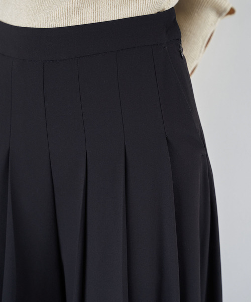EMMA LIMBER(エマリンバー)の「Pleats Wide Pants(スラックス・レディース・クリーム/ブラック/ブラウン・S/M)」の10枚目の写真