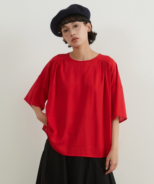 On One's Own(オンワンズオン)の「On One's Own リネンコットンギャザー半袖トップ(その他トップス・レディース・レッド/ホワイト/ブラック・FREE)」の2枚目の写真