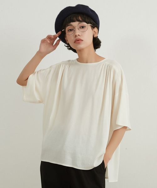 On One's Own(オンワンズオン)の「On One's Own リネンコットンギャザー半袖トップ(その他トップス・レディース・レッド/ホワイト/ブラック・FREE)」の1枚目の写真