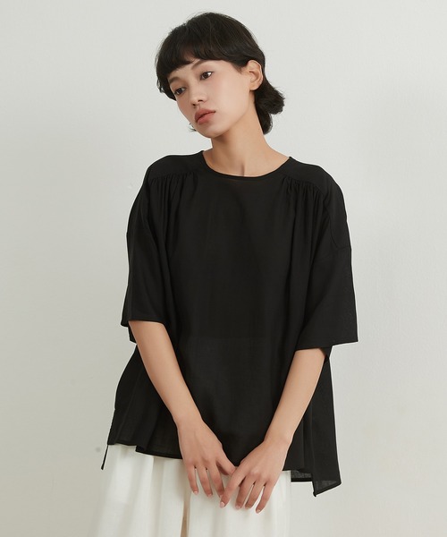 On One's Own(オンワンズオン)の「On One's Own リネンコットンギャザー半袖トップ(その他トップス・レディース・レッド/ホワイト/ブラック・FREE)」の3枚目の写真