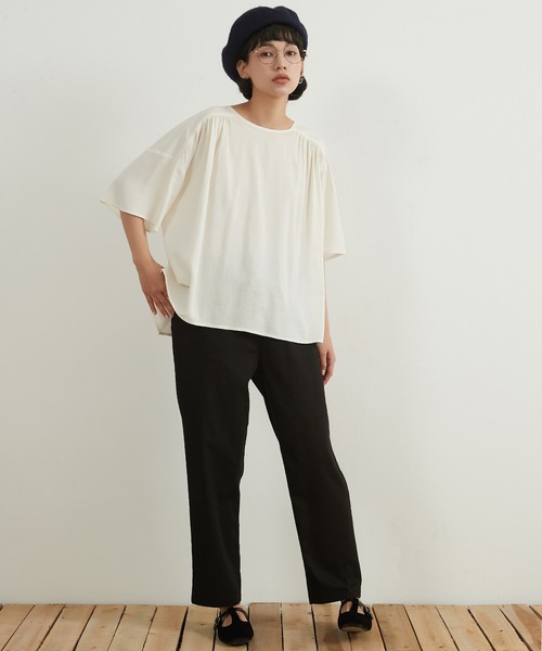 On One's Own(オンワンズオン)の「On One's Own リネンコットンギャザー半袖トップ(その他トップス・レディース・レッド/ホワイト/ブラック・FREE)」の12枚目の写真