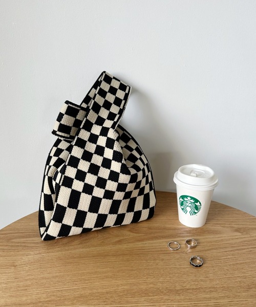 CLEA(クレア)の「パールショルダー紐付き 2WAYニットショルダーバッグ(ショルダーバッグ・レディース・アイボリー/ブラウン/ダークブラウン/ブラック系その他/ブラウン系その他/ブラック/オレンジ・FREE)」の3枚目の写真