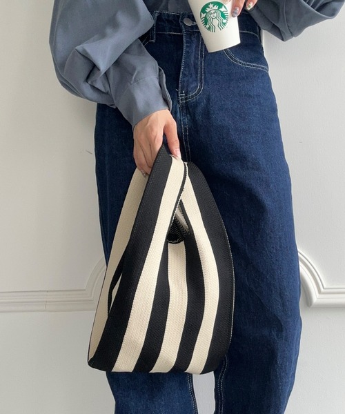 CLEA(クレア)の「パールショルダー紐付き 2WAYニットショルダーバッグ(ショルダーバッグ・レディース・アイボリー/ブラウン/ダークブラウン/ブラック系その他/ブラウン系その他/ブラック/オレンジ・FREE)」の1枚目の写真