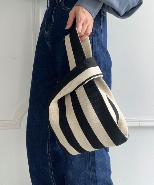 CLEA(クレア)の「パールショルダー紐付き 2WAYニットショルダーバッグ(ショルダーバッグ・レディース・アイボリー/ブラウン/ダークブラウン/ブラック系その他/ブラウン系その他/ブラック/オレンジ・FREE)」の8枚目の写真