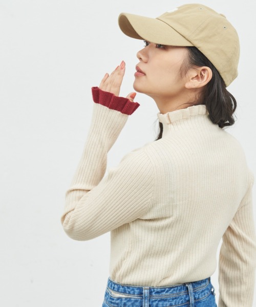 MERLOT(メルロー)の「バイカラーフリルリブニット(ニット/セーター・レディース・レッド/その他1/ネイビー/ブラック/ナチュラル/ブルー/ホワイト/グリーン・FREE)」の3枚目の写真