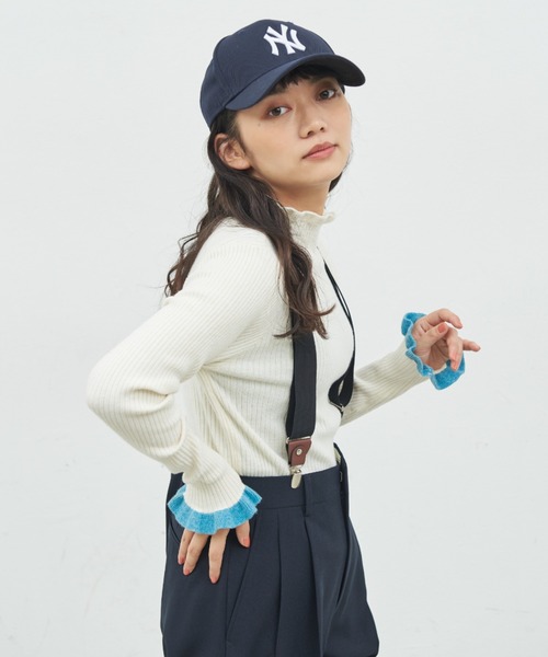 MERLOT(メルロー)の「バイカラーフリルリブニット(ニット/セーター・レディース・レッド/その他1/ネイビー/ブラック/ナチュラル/ブルー/ホワイト/グリーン・FREE)」の2枚目の写真