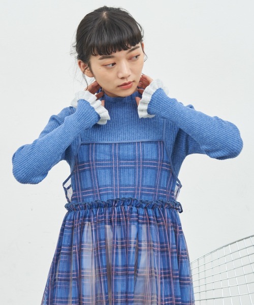 MERLOT(メルロー)の「バイカラーフリルリブニット(ニット/セーター・レディース・レッド/その他1/ネイビー/ブラック/ナチュラル/ブルー/ホワイト/グリーン・FREE)」の6枚目の写真