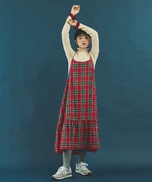 MERLOT(メルロー)の「バイカラーフリルリブニット(ニット/セーター・レディース・レッド/その他1/ネイビー/ブラック/ナチュラル/ブルー/ホワイト/グリーン・FREE)」の16枚目の写真