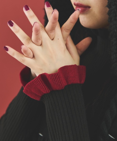 MERLOT(メルロー)の「バイカラーフリルリブニット(ニット/セーター・レディース・レッド/その他1/ネイビー/ブラック/ナチュラル/ブルー/ホワイト/グリーン・FREE)」の9枚目の写真