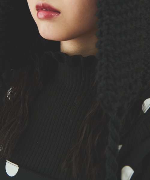 MERLOT(メルロー)の「バイカラーフリルリブニット(ニット/セーター・レディース・レッド/その他1/ネイビー/ブラック/ナチュラル/ブルー/ホワイト/グリーン・FREE)」の10枚目の写真