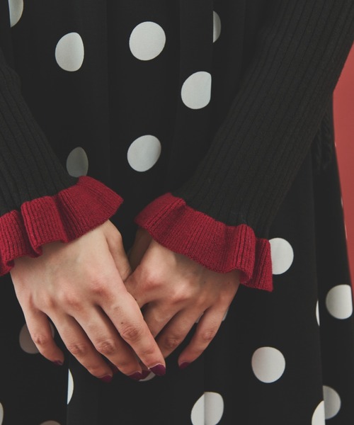 MERLOT(メルロー)の「バイカラーフリルリブニット(ニット/セーター・レディース・レッド/その他1/ネイビー/ブラック/ナチュラル/ブルー/ホワイト/グリーン・FREE)」の11枚目の写真