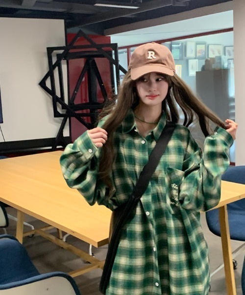 MGV（エムジーヴィー）の「ワンポイントロゴオンブレチェックシャツ（シャツ/ブラウス・メンズ・ダークオレンジ/グリーン/ブルー・X-LARGE/LARGE/MEDIUM）」の6枚目の写真