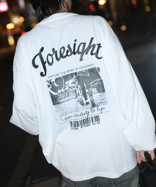 ILL'S（イルズ）の「【新柄追加】 AW 8ボール / ダイス / レコード / フォト ワンポイント刺繍 / バックプリント ビッグシルエットロンT カットソー ユニセックス【ILL'S】（Tシャツ/カットソー・メンズ・ブラック系その他3/ホワイト系その他/ホワイト系その他3/ブラック/ホワイト/ホワイト系その他2/ブラック系その他2/ブラック系その他/ホワイト系その他5/ホワイト系その他4/ブラック系その他5/ブラック系その他4・L/M/XL）」の7枚目の写真