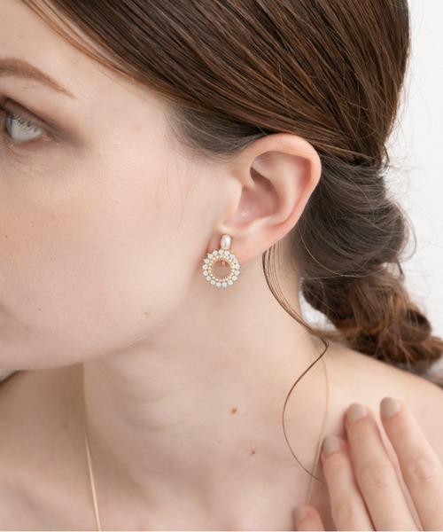 Cupid Heart（キューピッドハート）の「【Cupid Heart】結婚式アクセ！ストーンビジューパールイヤリング（イヤリング・レディース・ゴールド・MEDIUM）」の4枚目の写真